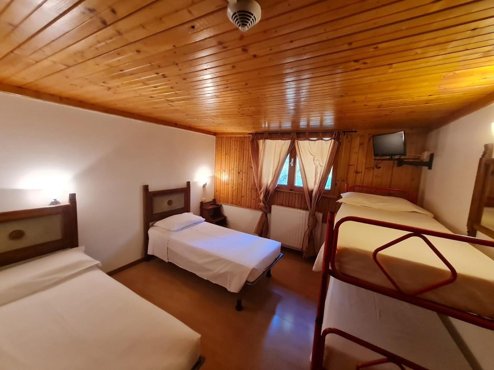 Hostel Il Pirata Cavareno Bagian luar foto